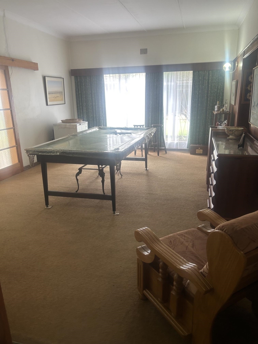 5 Bedroom Property for Sale in Viljoenskroon Free State